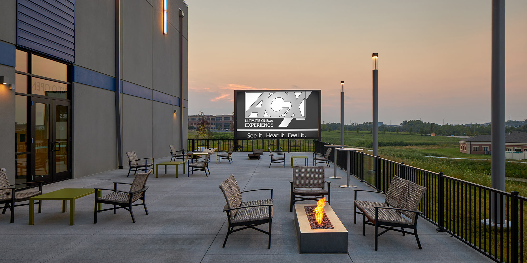 acx-theater-coventry-screen-outdoor