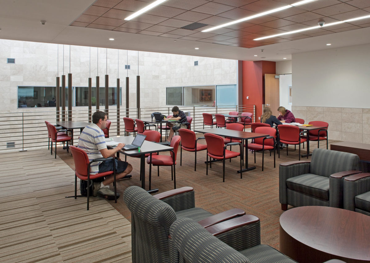 University of Nebraska at Omaha Mammel Hall College of Business Interior